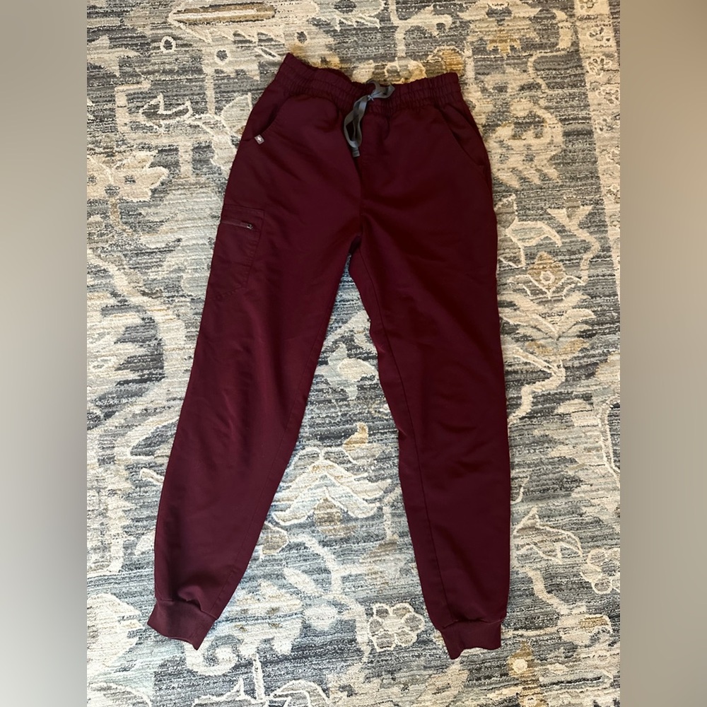 Women’s Figs Scrubs Jogger Size Medium Maroon